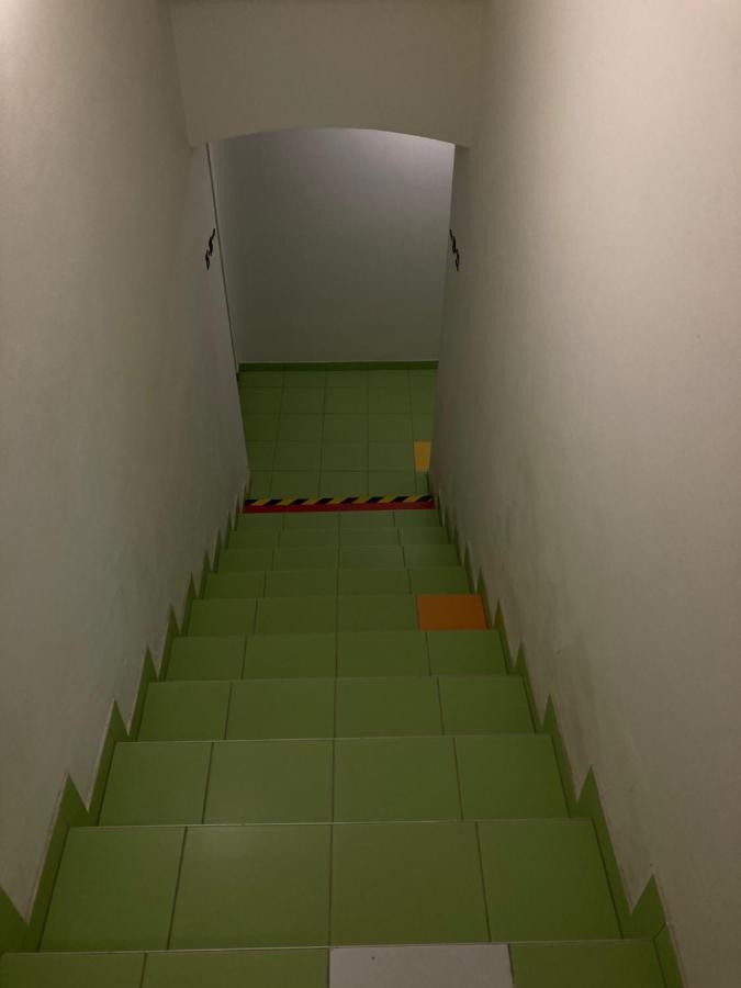 Capsule Hostel Zizkov Tower Praga Exterior foto
