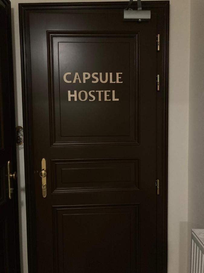 Capsule Hostel Zizkov Tower Praga Exterior foto