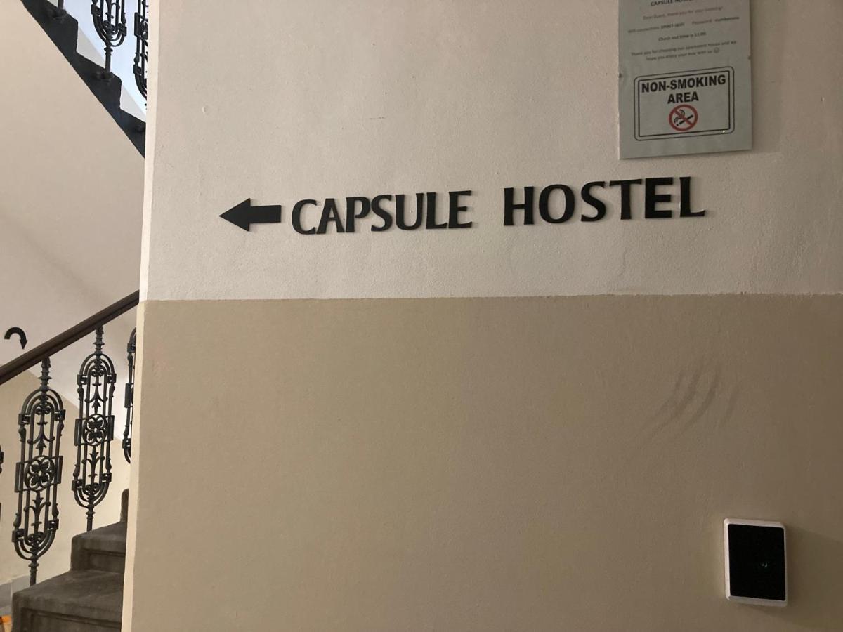 Capsule Hostel Zizkov Tower Praga Exterior foto